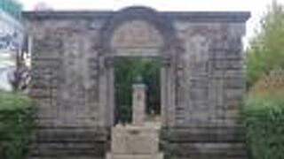 ザビエルの功績をたたえて建てられた