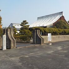 徳雲寺本堂はオシャレな近代建築でした。