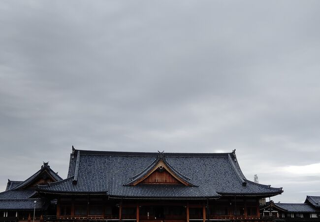 気持ちの良い空間天理教本部の神殿