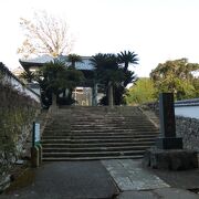 「寺院と教会の見える風景」の一角のお寺