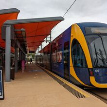 ここはブロードビーチサウス駅です