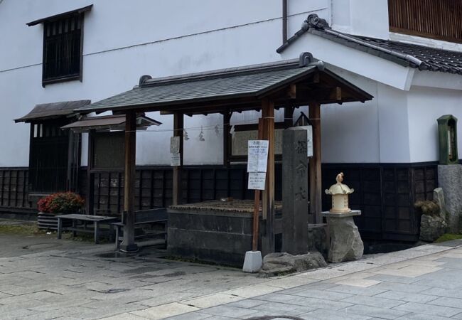 上田大神宮の向こうの海禅寺から引いてきた