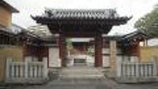 住宅街にあります