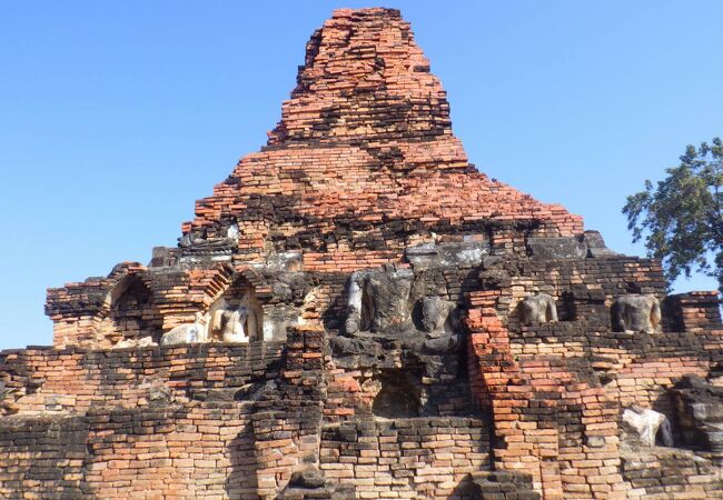 大きな仏塔が残っていました
