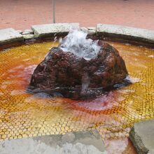 手湯でも迫力ある湧出口