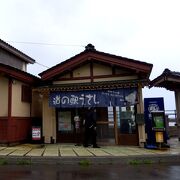 とても小さな道の駅。道の中腹にあります。