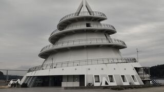 海のピラミッド！？