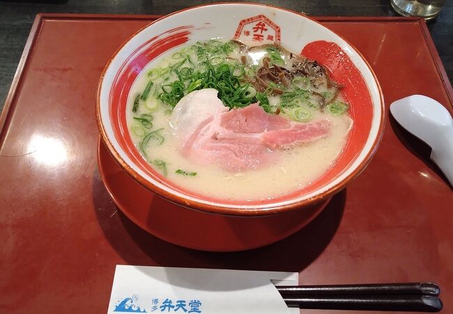 博多純とんこつ豚骨ラーメンをいただきました