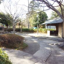 竹駒神社のそばでもここは静かで、東屋で座って休憩しました