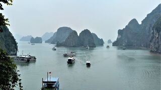 ベトナム北部の奇岩が連なる観光名所