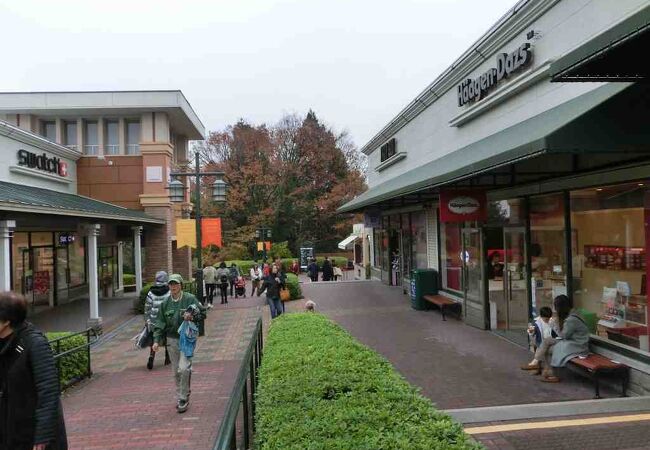 食べ歩きが多い。