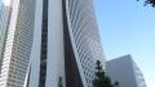 末広がりのビルです