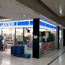１階にあるLAWSON