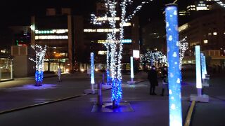 札幌駅前通の冬はイルミネーションでキレイ！