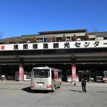 広い駐車場があります