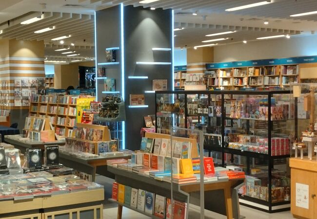ジャカルタにも紀伊國屋書店がある