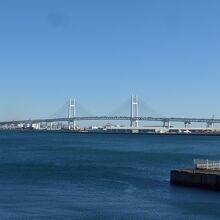 赤レンガ倉庫からの横浜ベイブリッジ