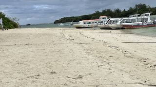 曇り空でもそこそこ青い海