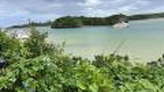 川平湾を見下ろせます