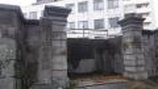 石垣には銃弾痕が残る