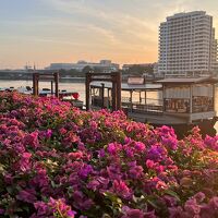 船でしかアクセス出来ないので専用ボートが24H送迎してくれる