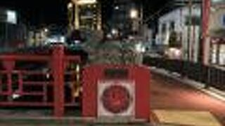 中華街に入る前にある赤い橋。