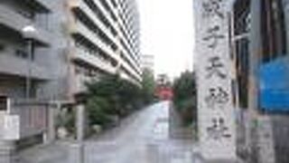 立派な表参道があります