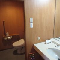 洗面所、トイレも広すぎるくらいです。