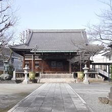 すっきりとした境内。