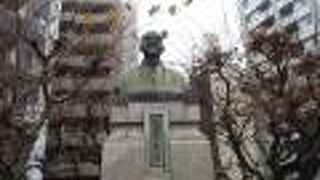 神田の学校教育に貢献をした人です。 