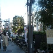 日本橋の蛎殻町に、蛎殻銀座跡の解説板があります。江戸時代、銀貨幣を造っていた銀座がありました。