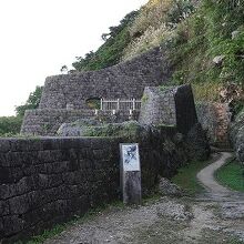 浦添ようどれの入り口