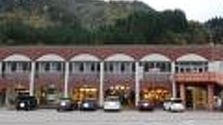 真背戸の滝が見える道の駅