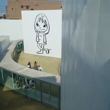 奈良美智「夜露死苦ガール2012」