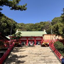 拝殿　屋根の作りが変わってる