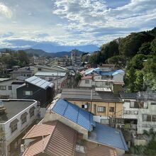 窓からは湯田中方面、9月の眺め