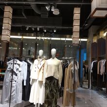 洋服屋さんも大人向け