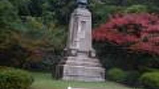 照国神社のすぐ隣