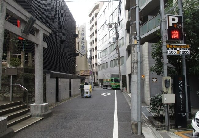 妻恋神社前の参道です。