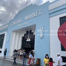 美しいブルーの建物