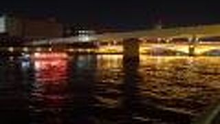 夜は静かでした