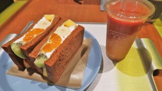 果実園直営のフルーツカフェ