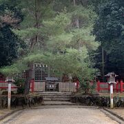 三ツ鳥居が美しく、境内も掃き清められていて、とても神秘的な場所でした。