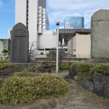 堺事件発祥の地碑と天誅組上陸の地碑