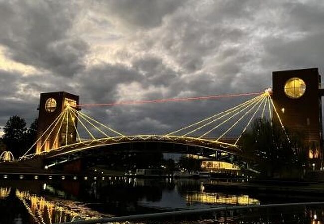 夜はライトアップ