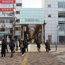 「新小岩」駅前から始まります