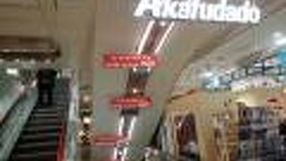 ティーンズレディースファッション＆アイテム専門ビル