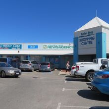 ジュリアン・ベイ・ショッピング・センターにあり。（画像左手）