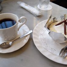 コーヒーとケーキのセット