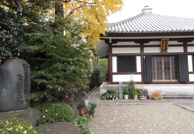 上野のお寺の敷地内にあります。